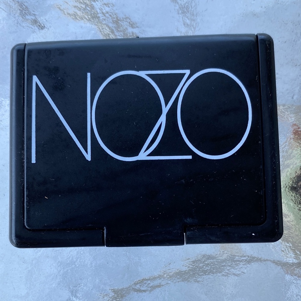 NOZO Black Makeup Compact